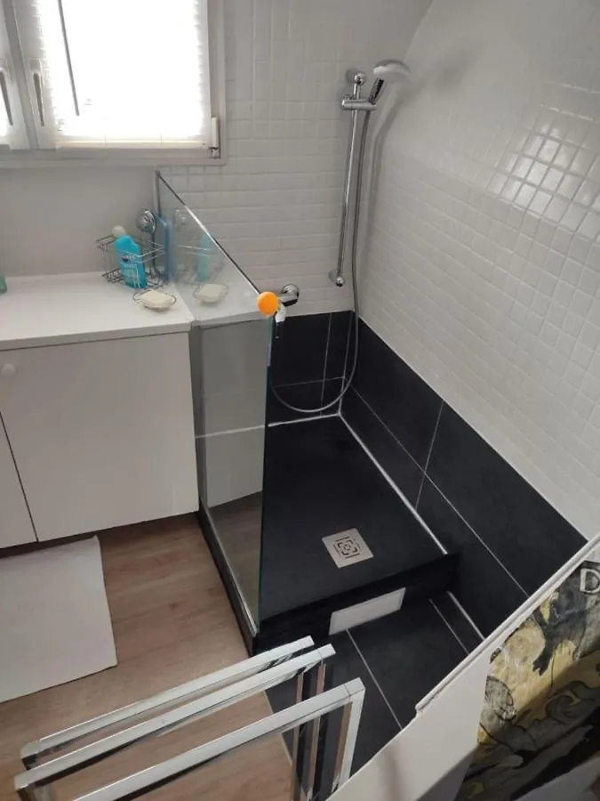 בית נופש Beautiful 1 Bedroom In פריז